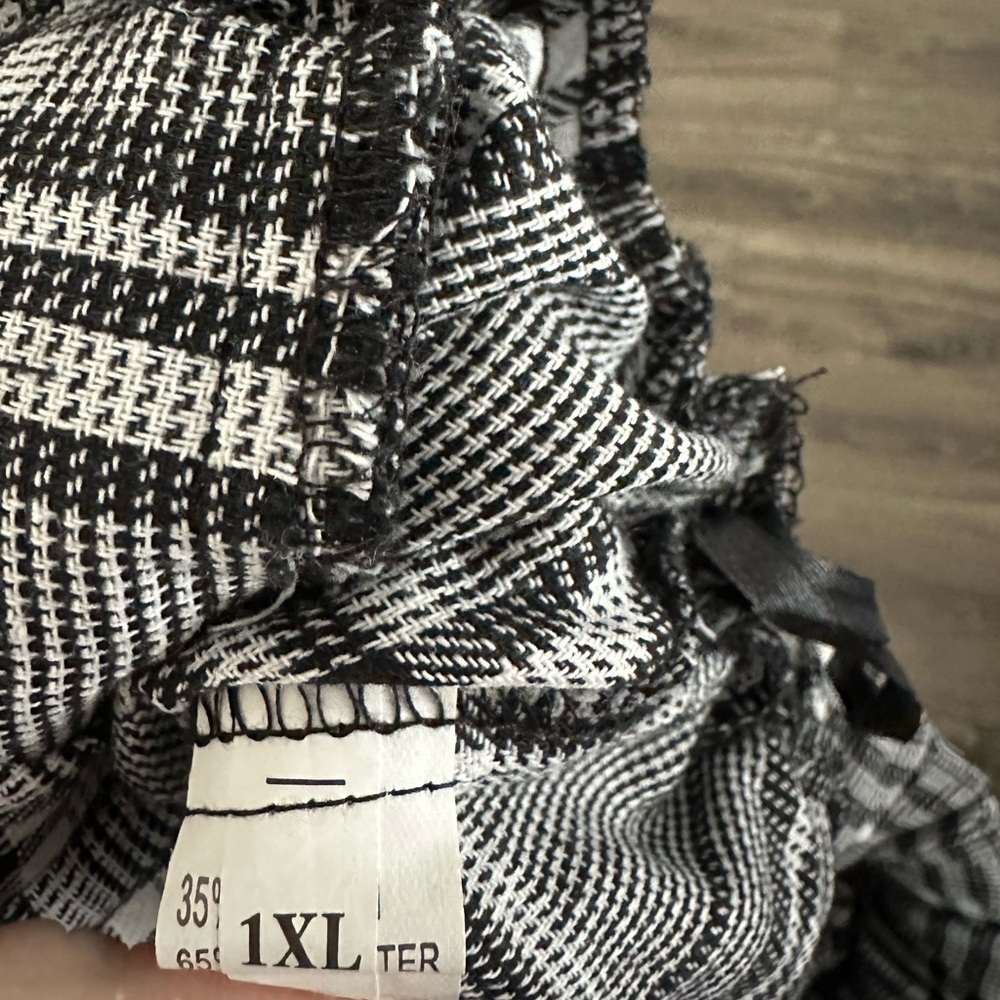 SHEIN Black & White Plaid Pants - Picture 3 of 3